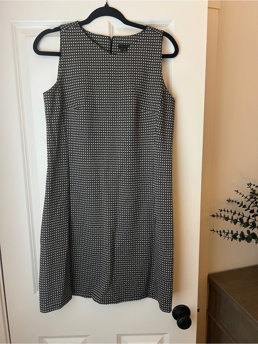 Ann Taylor Black and White Patterned Sleeveless Shift Dress